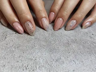 ミディアム カラー ネイル beauty salon ma'am所属・chihiro 小路ネイルのネイルデザイン