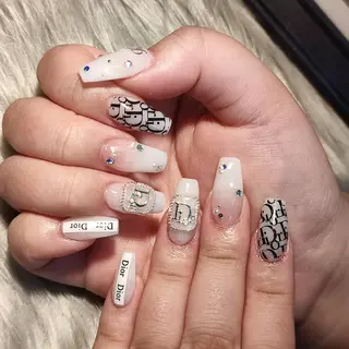 ネイル RUNWAY 　　の眉毛・アイブロウイメージ