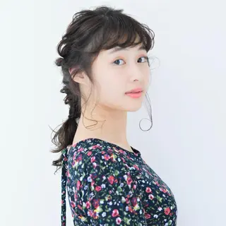 セミロング milis 知崎春奈のヘアスタイル