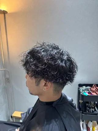 パーマ メンズ 心斎橋シャドウパーマ メンズウルフ高森蓮のヘアスタイル