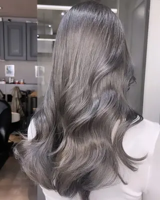 ロング アイ/ Lond idealのヘアスタイル