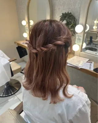 ミディアム ヘアアレンジ 暖色カラー/ブリーチ なしカラー/艶カラーのヘアスタイル