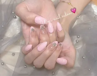 ネイル U·Mi nail salon所属・U·MI 長さ出し専門店のネイルデザイン
