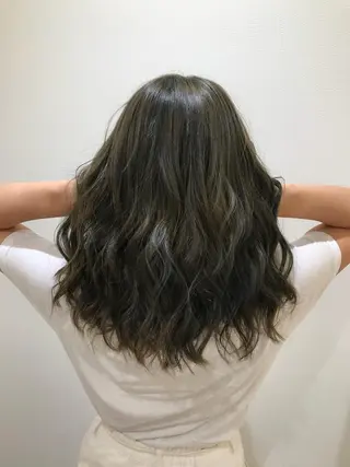 セミロング カラー 清藤 綾のヘアスタイル