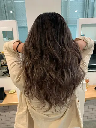 セミロング ヨシミ カズヤのヘアスタイル