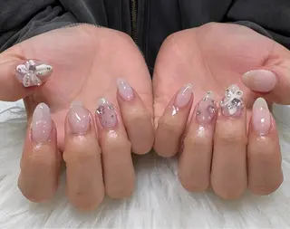 ネイル シオリ 🎀のネイルデザイン