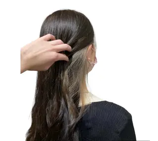 ロング カラー 透明感カラー/牧内 楓/インナーカラーのヘアスタイル