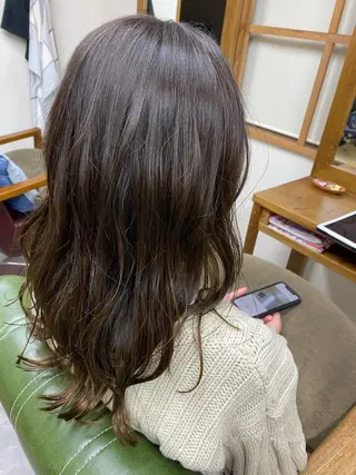 ロング 永沼 真依のヘアスタイル