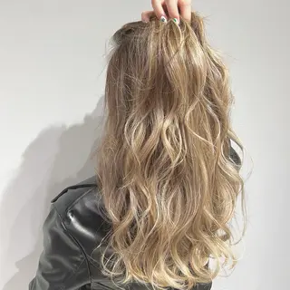 カラー 長尾菜々美🐰 ／ハイトーンカラーのヘアスタイル