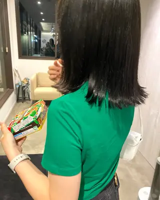 ミディアム カラー 小木曽 里華のヘアスタイル