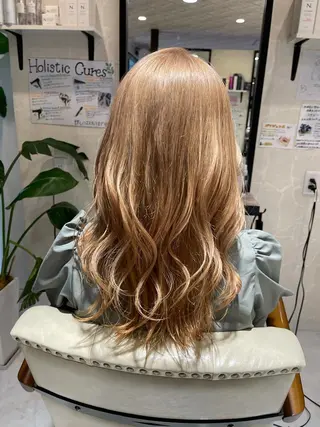 セミロング カラー 濱田輝レイヤー 韓国風 ハイトーンのヘアスタイル