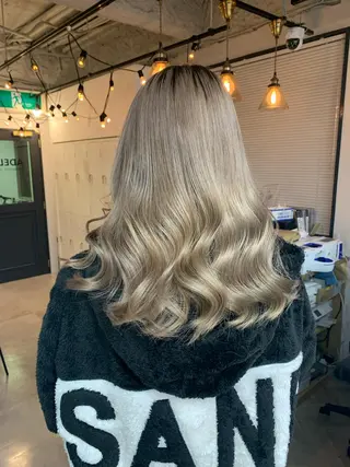 セミロング カラー FRAME+spa&hair roomなんば駅前店所属・🌸MAYU🌸 ハイトーン➕レイヤーのヘアスタイル