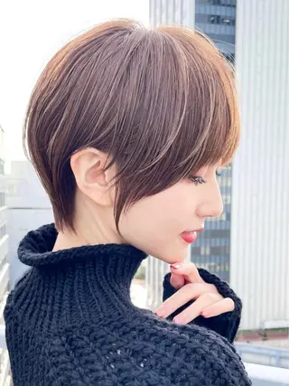 ショート ショートヘア くすみカラー、大場猛のヘアスタイル