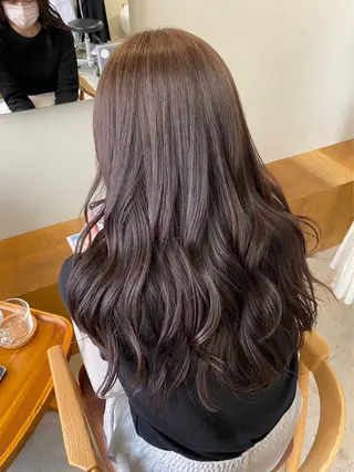 カラー 🌷花屋併設🌷 岡本明日実のヘアスタイル