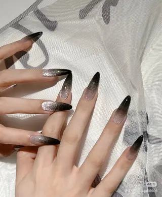 ネイル 高木 維麗絲のネイルデザイン