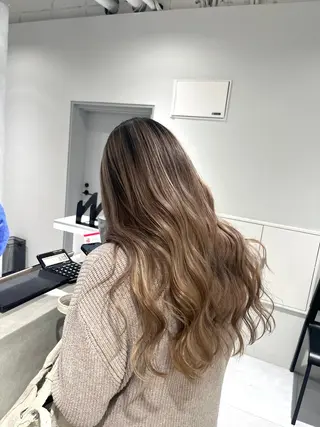 ロング カラー ケアブリーチ 若杉圭大のヘアスタイル