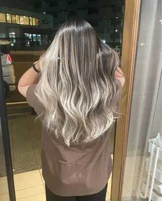 ロング 岸川 恭子のヘアスタイル