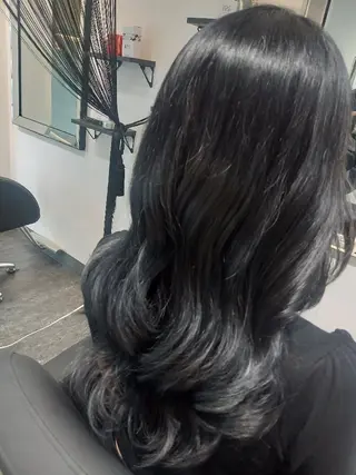 カラー LEE HANAのヘアスタイル