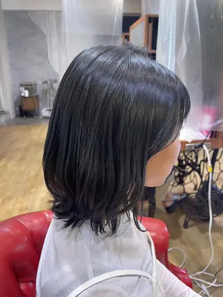 ミディアム アティリー 西梅田のヘアスタイル