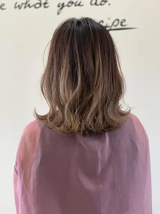 ミディアム 明石 歩樹のヘアスタイル