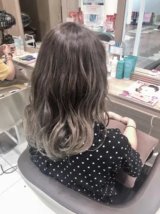 セミロング カラー 小島 仁美のヘアスタイル