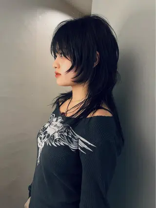 ミディアム カラー Haco＋所属・ウルフ/レイヤー Miinaのヘアスタイル