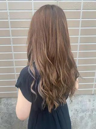ロング diar／Saori 透明感カラー🤍のヘアスタイル