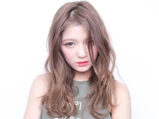 カラー イズ ミのヘアスタイル