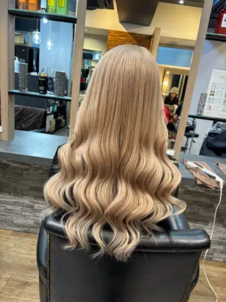 ロング シールエク/レイヤー カットHIROのヘアスタイル