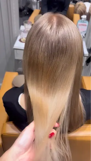 カラー 小西 莉央のヘアスタイル