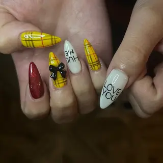 ネイル Y u a n🤍 pas á pasのネイルデザイン