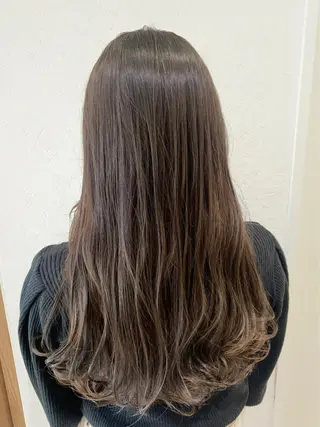 ロング カラー スズキ シオリのヘアスタイル