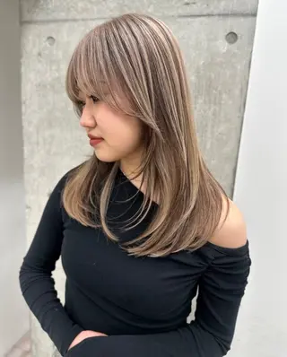 セミロング カラー ブリーチ/艶カラー 🫧/ユーナのヘアスタイル