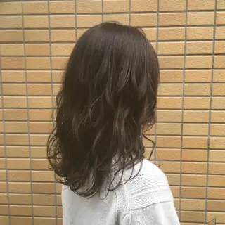セミロング カラー しのはら まどかのヘアスタイル
