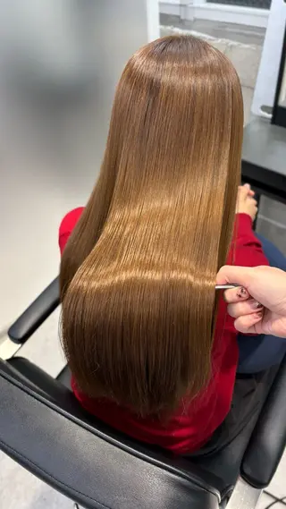 ロング カラー youres hair 髪質改善トリートメント&ヘッドスパ新宿三丁目店所属・小林 春月のヘアスタイル