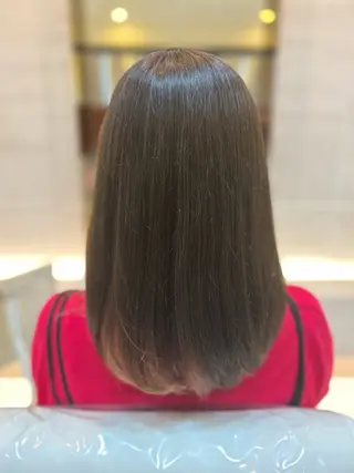 ミディアム カラー 坂田 愛彩萌のヘアスタイル