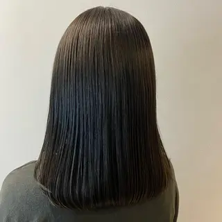 ミディアム natsumi / N°ariaのヘアスタイル