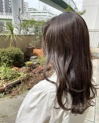 ロング カラー Rin:nel hair所属・Takanishi くすみベージュカラーのヘアスタイル