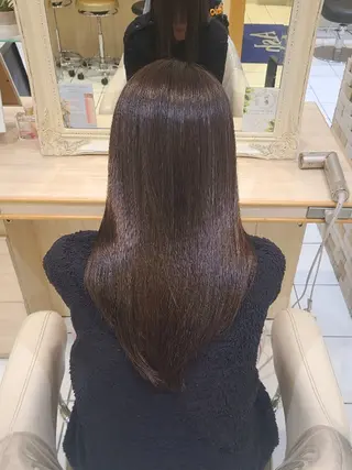 ロング 🖤デザインカラー ︎🤍ERINAのヘアスタイル