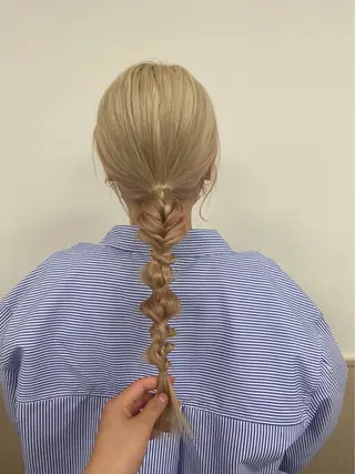 セミロング ヘアアレンジ [lani ] konatsuのヘアスタイル