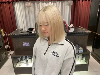 ミディアム ホワイト/店長/カラ ー講師/錦糸町/岩崎のヘアスタイル