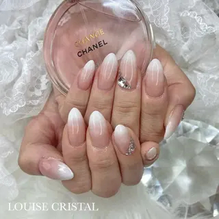 ネイル LOUISE CRYSTALのネイルデザイン