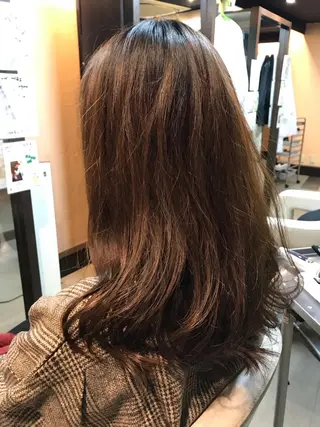 セミロング 🔶艶髪レイヤー 縮毛矯正 金山🔶のヘアスタイル
