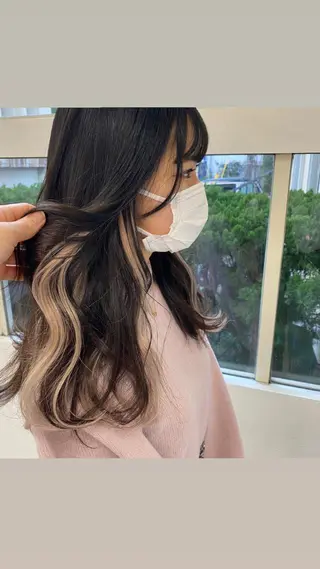 カラー エクステ ハイトーン 💭黒崎ハルカのヘアスタイル
