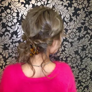 セミロング ヘアアレンジ 岩本 菖のヘアスタイル