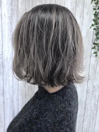 ミディアム LANI OOSAKAのヘアスタイル