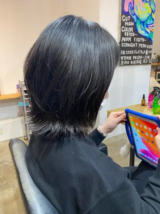 ミディアム 小日向 沙織のヘアスタイル