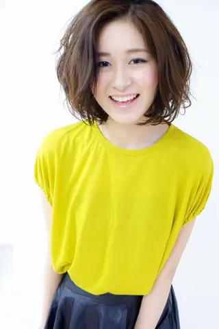 ミディアム SHINYA シンヤヘアーズのヘアスタイル