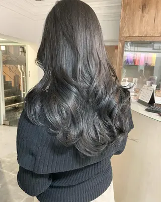 ロング 平 ちひろのヘアスタイル