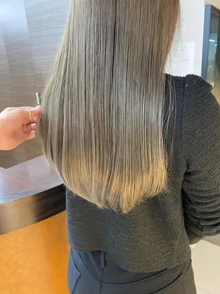 ロング カラー Living所属・ヨシモトリョウ 髪質改善/美髪のヘアスタイル